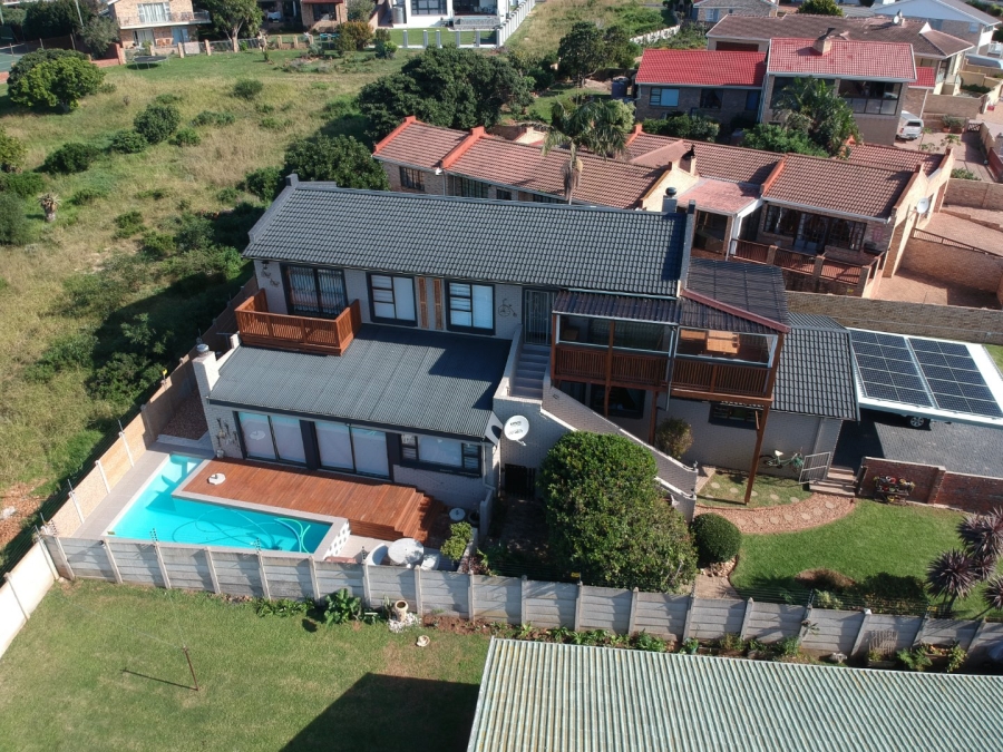 4 Bedroom Property for Sale in Wavecrest Eastern Cape